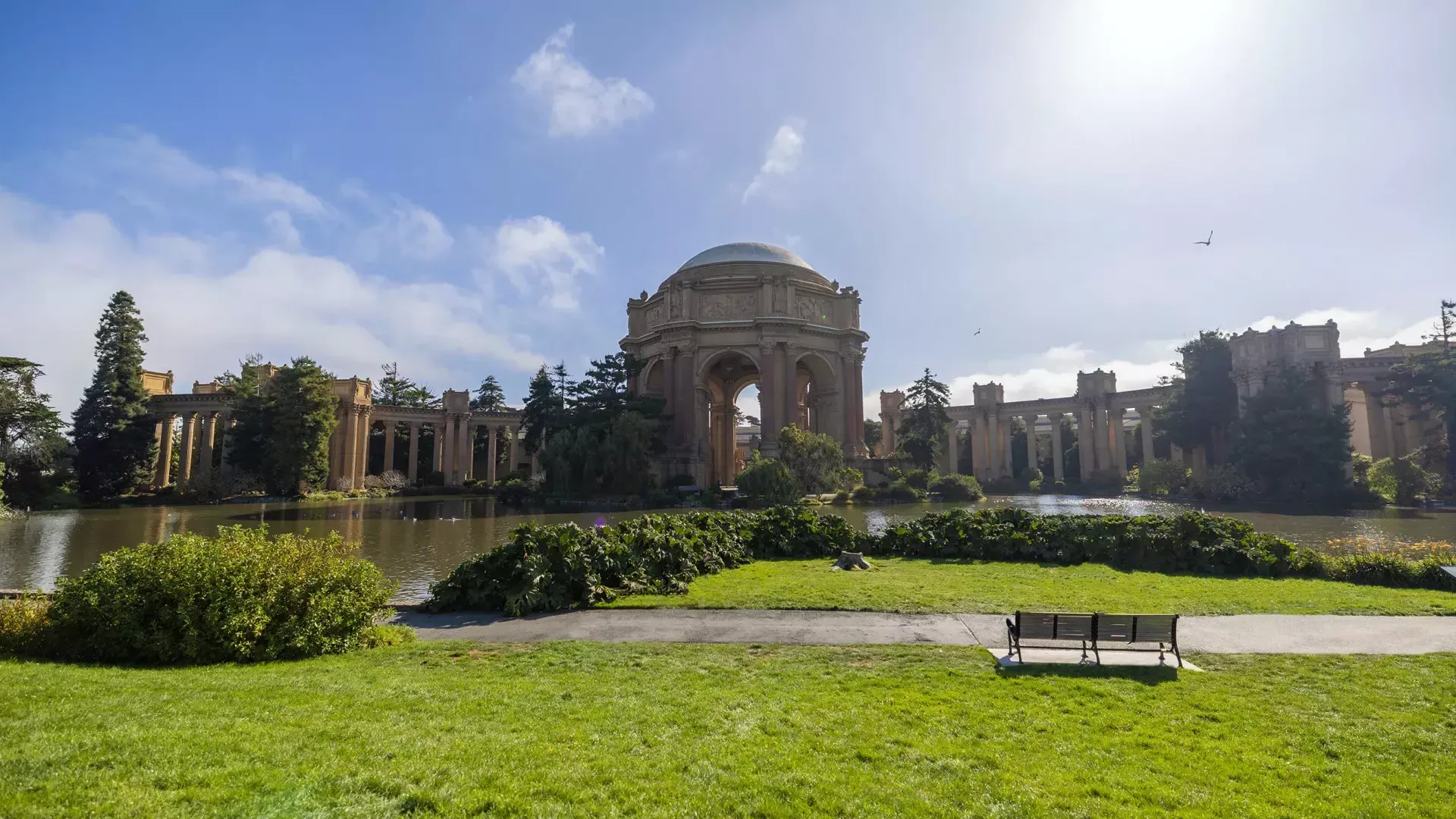 Palace of Fine Arts en un día soleado